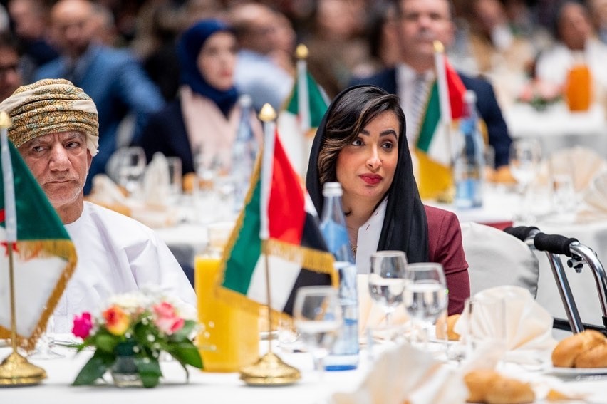 قامت سفارة دولة الإمارات بالجزائر حفل استقبال بمناسبة عيد الاتحاد 51 بحضور عددًا من الوزراء والمسؤولين الجزائريين وأعضاء السلك الدبلوماسي وبمشاركة متميزة من فرقة علي بن نعمان الكعبي الحربية والرسامة بالرمال شيماء المغيري 