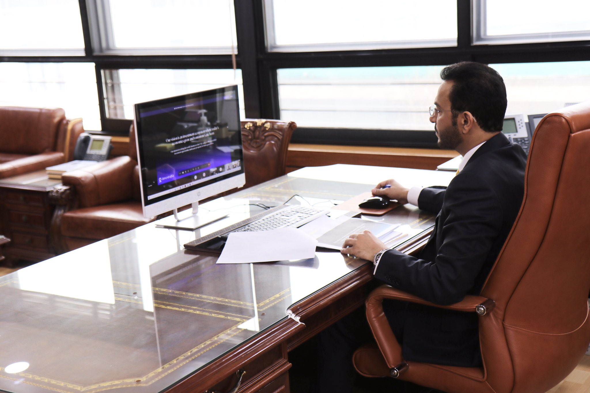 شارك سعادة عبدالله سيف النعيمي سفير الدولة لدى سيؤول وعدد من أعضاء البعثة في الورشة التعريفية التى اقامتها وزارة الاقتصاد في دولة الامارات حول القمة العالمية للاستثمار انفستوبيا، التى تنظمها دولة الامارات وتهدف لاطلاق الافكار وصناعه الفرص في مجال الأعمال والاستثمار.