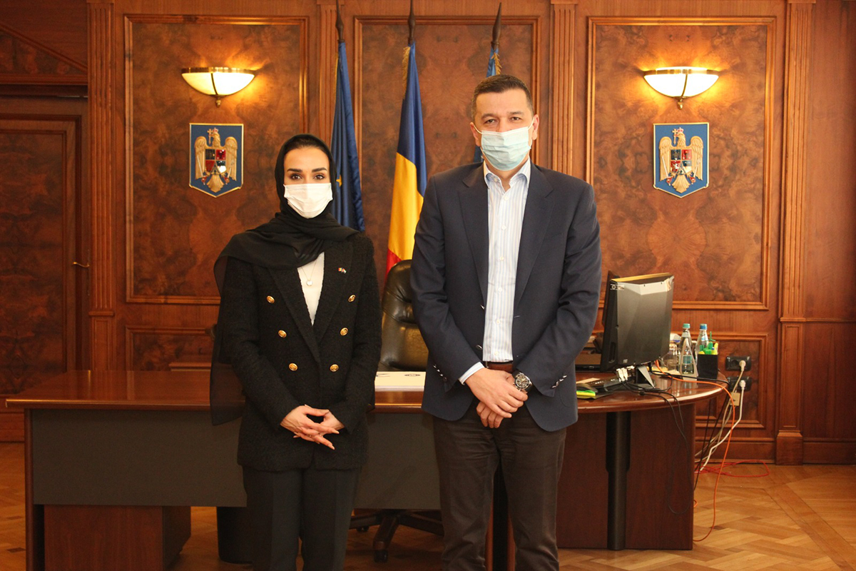 În contextul întrevederii, cele două părți au analizat modalități de consolidare a relațiilor bilaterale dintre Emiratele Arabe Unite și România, în domeniile transporturilor și infrastructurii.