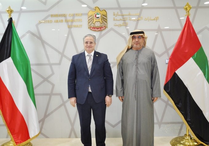 سعادة د. مطر حامد النيادي سفير الدولة لدى دولة الكويت الشقيقة في مقر البعثة د. طارق الشيخ ممثل الأمين العام للأمم المتحدة المنسق المقيم لدى دولة الكويت وذلك بمناسبة انتهاء مهام عمله في دولة الكويت وتمنى سعادة السفير التوفيق والنجاح للدكتور طارق الشيخ في مهام عمله الجديد.