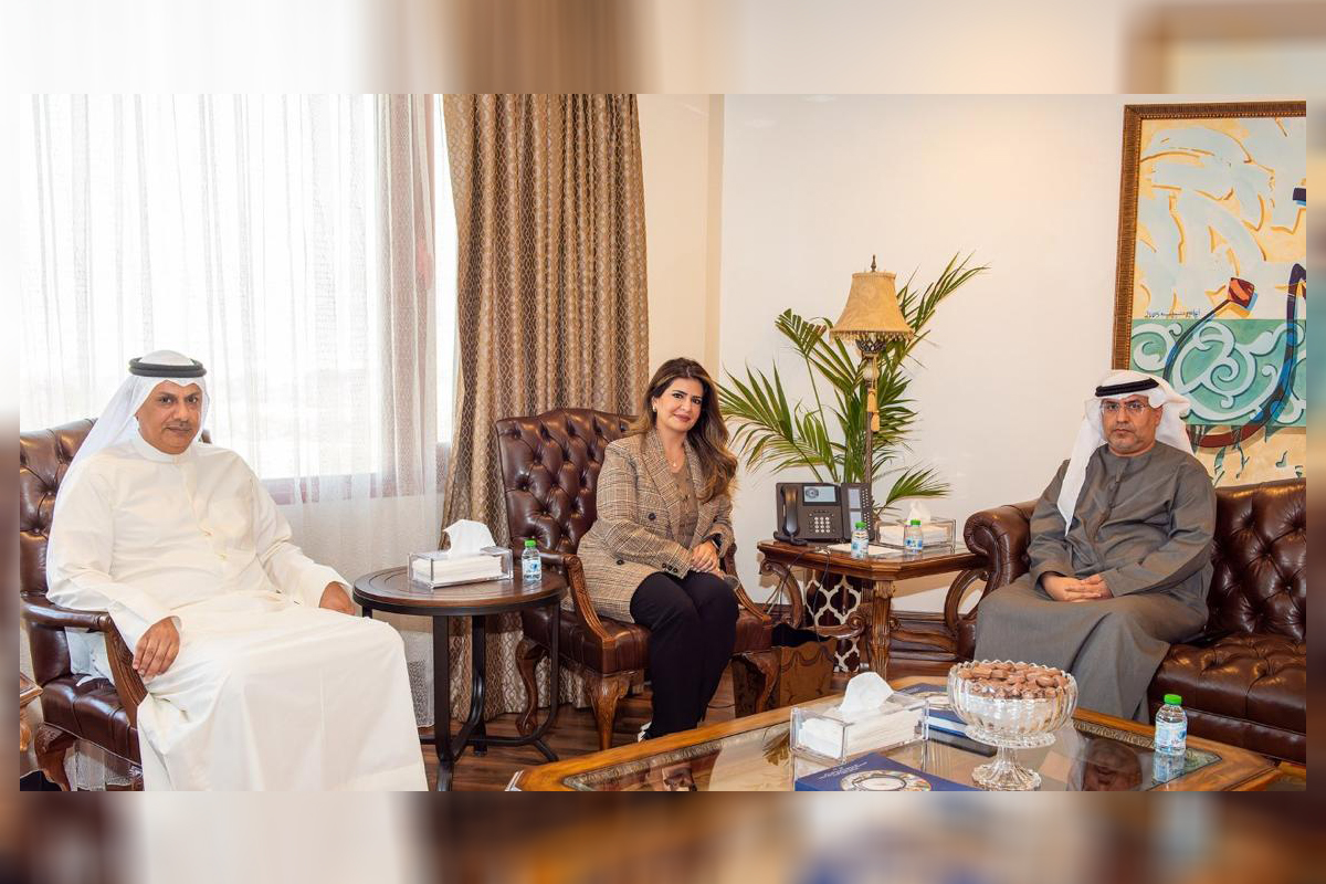 سعادة الدكتور مطر حامد النيادي سفير الدولة لدى دولة الكويت الشقيقة يلتقي مع الدكتور فاطمة السالم المدير العام لوكالة الانباء الكويتية. وتم في اللقاء استعراض اوجه التعاون والتنسيق المشترك بين البلدين الشقيقين في مجال الاعلام. 
 وتم في اللقاء استعراض اوجه التعاون والتنسيق المشترك بين البلدين الشقيقين في مجال الاعلام. 