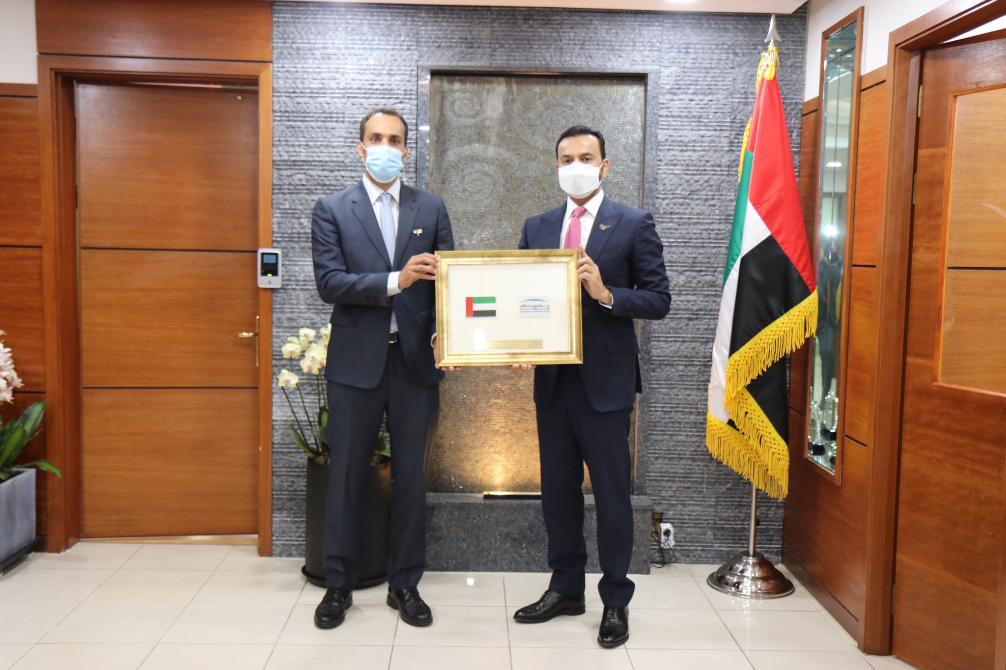 التقى سعادة عبدالله سيف النعيمي سفير الدولة لدى سيؤول بسعادة سالم المري مدير عام مركز محمد بن راشد للفضاء في مقر البعثة في يوم 22 فبراير 2022 بحضور السيد عيسى السماحي نائب رئيس البعثة وبحث معه التعاون في مجال الفضاء لبحث التعاون مع بلد المقر في هذا الجانب .