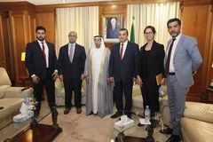 زار العاصمة الجزائرية وفد من شركة مصدر الإماراتية برئاسة السيد محمد الشحي، مدير إدارة الإنشاء والمناقصات وسلاسل التوريد بالشركة، حيث تم لقاء كلا من معالي محمد عرقاب، وزير الطاقة والمناجم ومعالي زيان بن عتو، وزير الانتقال الطاقوي والطاقات المتجددة، بحضور سعادة السفير يوسف سباع آل علي