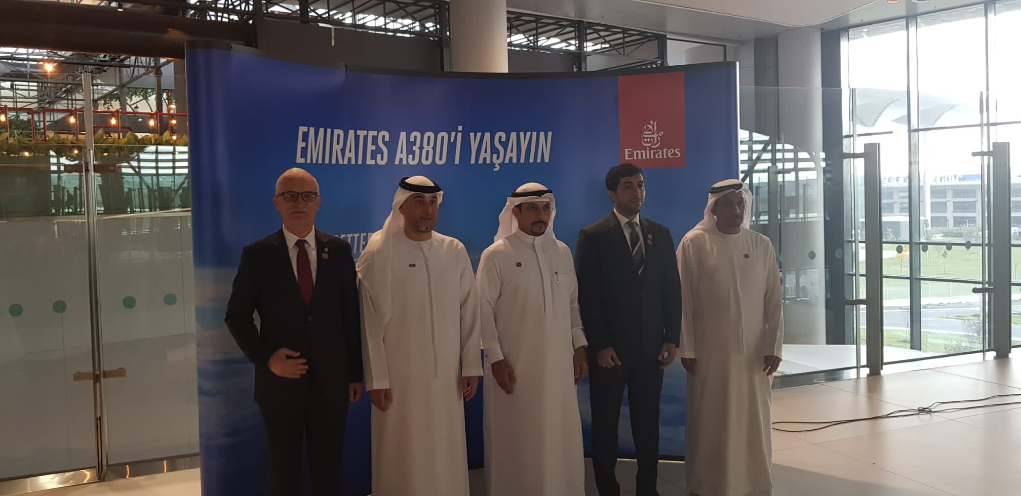 دشنت خطوط طيران الامارات ، بتاريخ 5 أكتوبر ، وصول أكبر طائرة ركاب في العالم A380  إلى مطار اسطنبول ، وذلك برئاسة الشيخ/ ماجد المعلا ، والسيد /عادل الغيث ، وبمشاركة السيد/سعيد المهيري - القائم بالأعمال ، ونائب مدير عام الشركات المشغلة للمطار السيد/ أرسين إنانكول ، والوفد المرافق له.