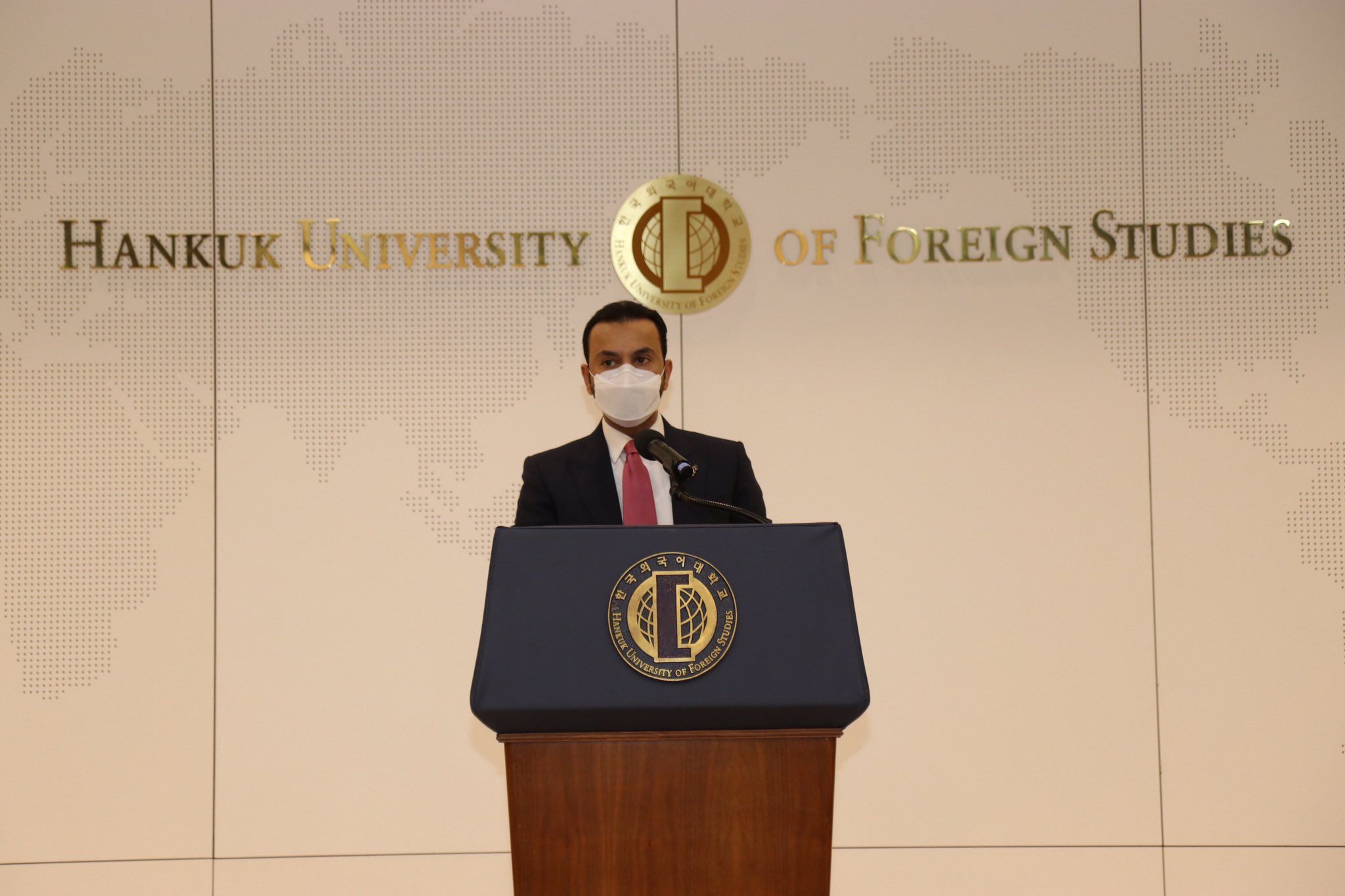 شاركت البعثة في حفل تنصيب الدكتور جونغ وون بارك كرئيس ثاني عشر لجامعة هانكوك للدراسات الأجنبية وانتقال الدكتور كيم إن تشول، الرئيس الحادي عشر للجامعة، في يوم 22 فبراير 2022. وألقى رئيس البعثة كلمة بهذه المناسبة.