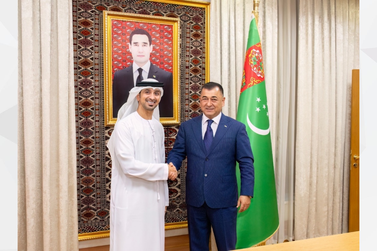التقى سعادة أحمد الهاملي سفير دولة الإمارات لدى تركمانستان مع معالي نوكير قولي عطا قولييف نائب رئيس مجلس وزراء تركمانستان لشؤون التجارة وصناعة النسيج، رئيس اتحاد الصناعيين ورجال الأعمال في تركمانستان، وخلال اللقاء بحث الجانبان فرص التعاون بين البلدين في مجال التجارة والأمن الغذائي.