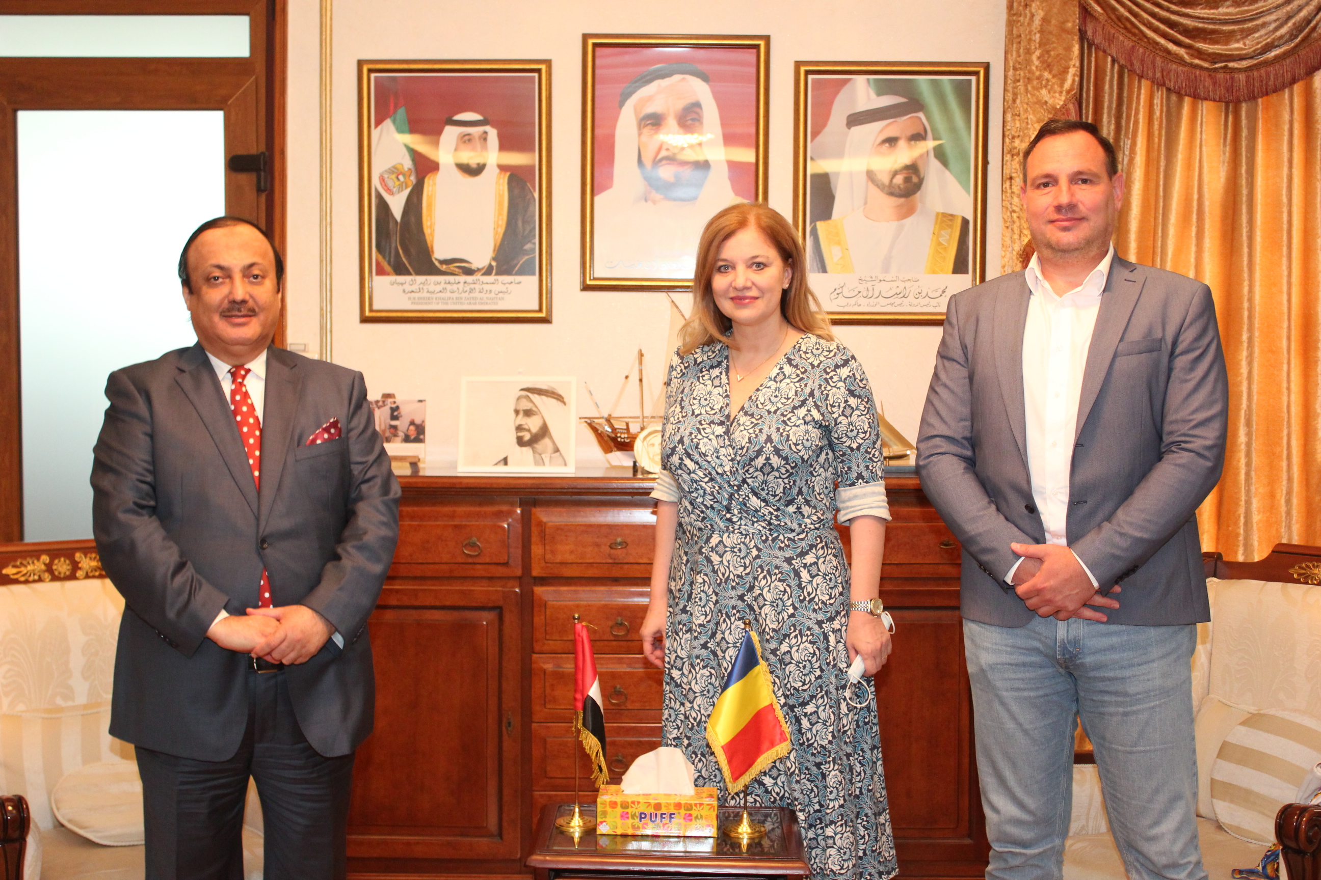 E.S. Dr. Ahmed Abdullah bin Saeed Al Matrooshi, ambasadorul Emiratelor Arabe Unite în România s-a întâlnit cu doamna Oana Petrescu / CEO al companiei aeriene „Blue Air” și cu domnul Cristian Rada / acționar al companie.