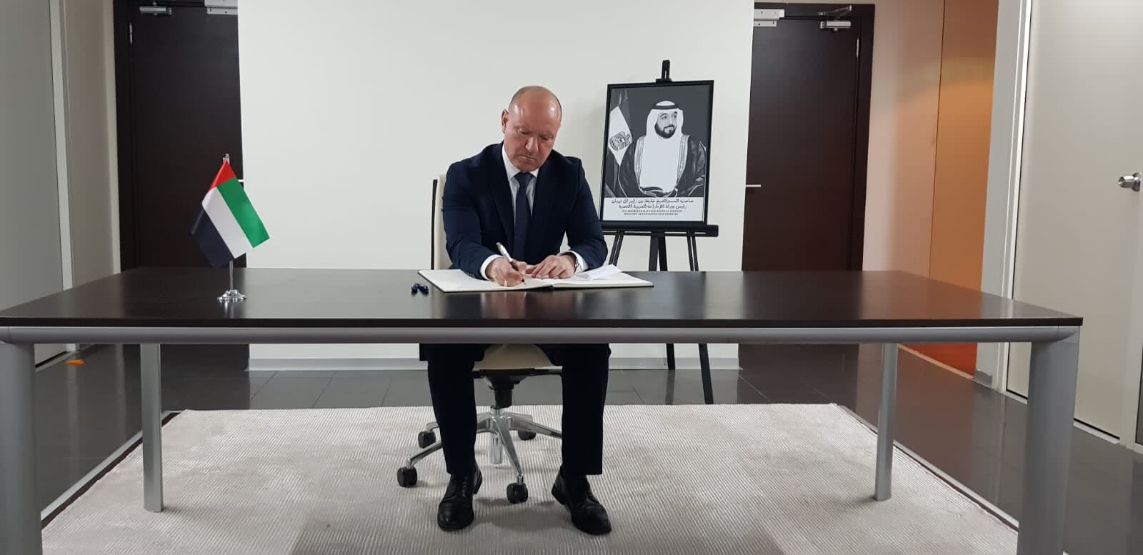 قدم سعادة/ فاسيل فالشيف ، القنصل العام البلغاري في اسطنبول، واجب العزاء في وفاة المغفورله بإذن الله تعالى سمو الشيخ خليفة بن زايد آل نهيان 