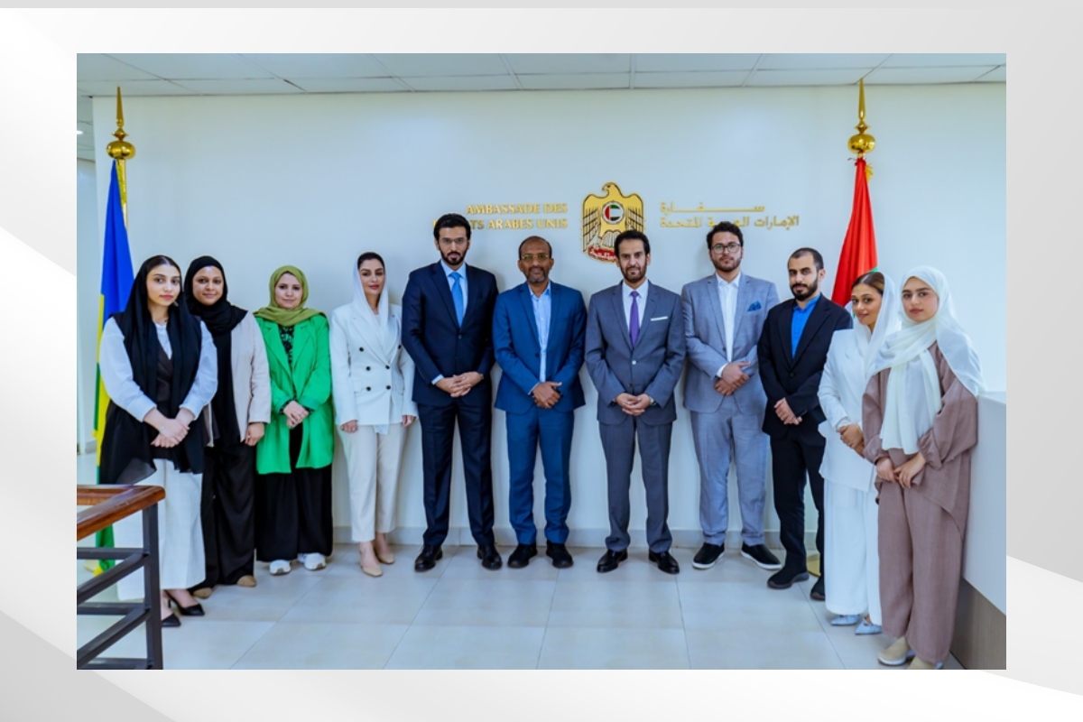 استقبل سعادة هزاع القحطاني في سفارة الإمارات العربية المتحدة وفد يضم موظفين وطلبة من أكاديمية أنور قرقاش الدبلوماسية الذين يقومون بزيارة دراسية لرواندا.  