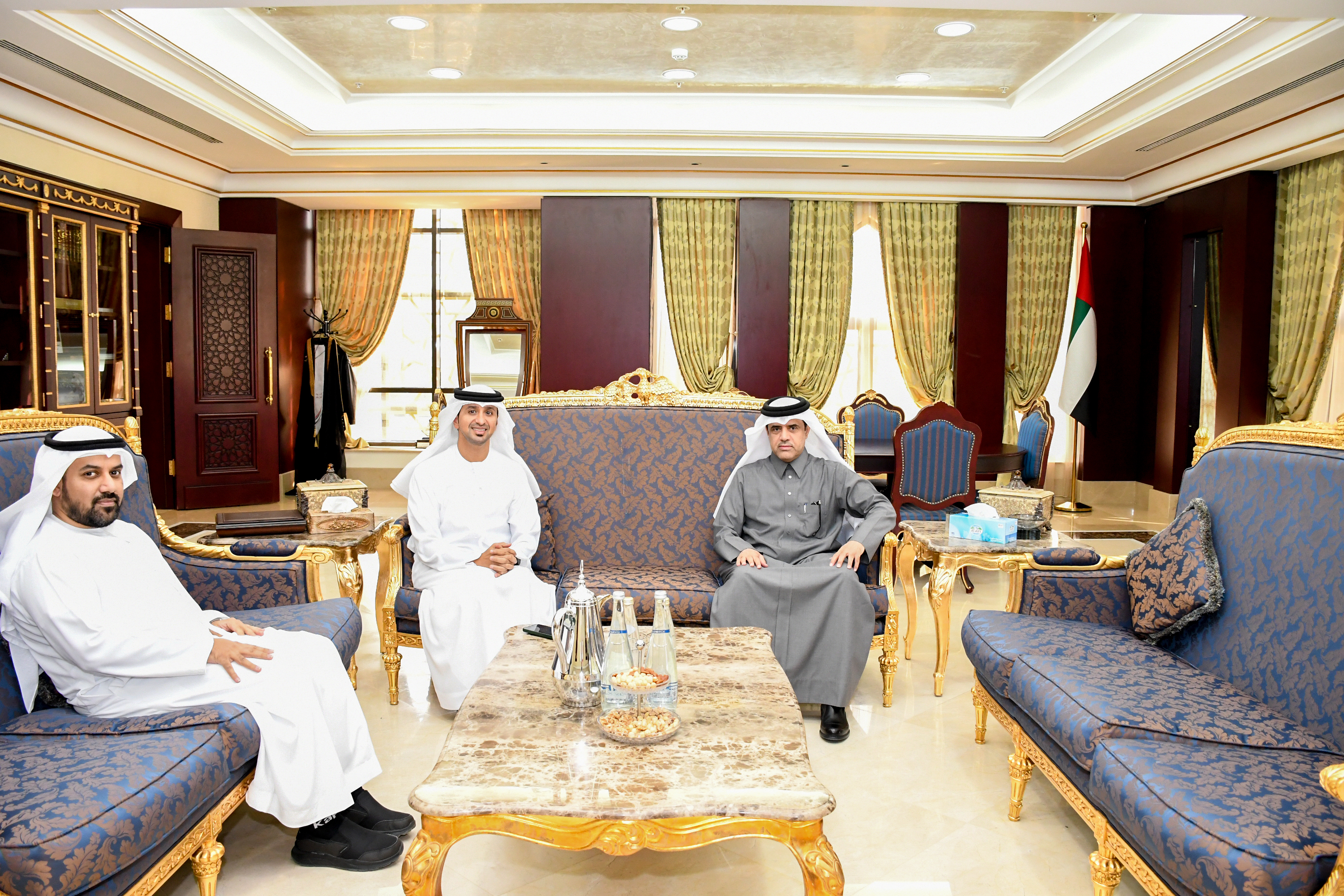 التقى سعادة احمد الهاملي سفير دولة الامارات لدى تركمانستان سعادة حمد بن راشد العذبة سفير دولة قطر لدى تركمانستان بحضور السيد / سليمان الزحمي رئيس قسم الخدمات المساندة وذلك بمقر سفارة دولة الامارات بعشق اباد وخلال اللقاء تبادل السفيران وجهات النظر حول القضايا ذات الاهتمام المشترك بين البلدين الشقيقين.