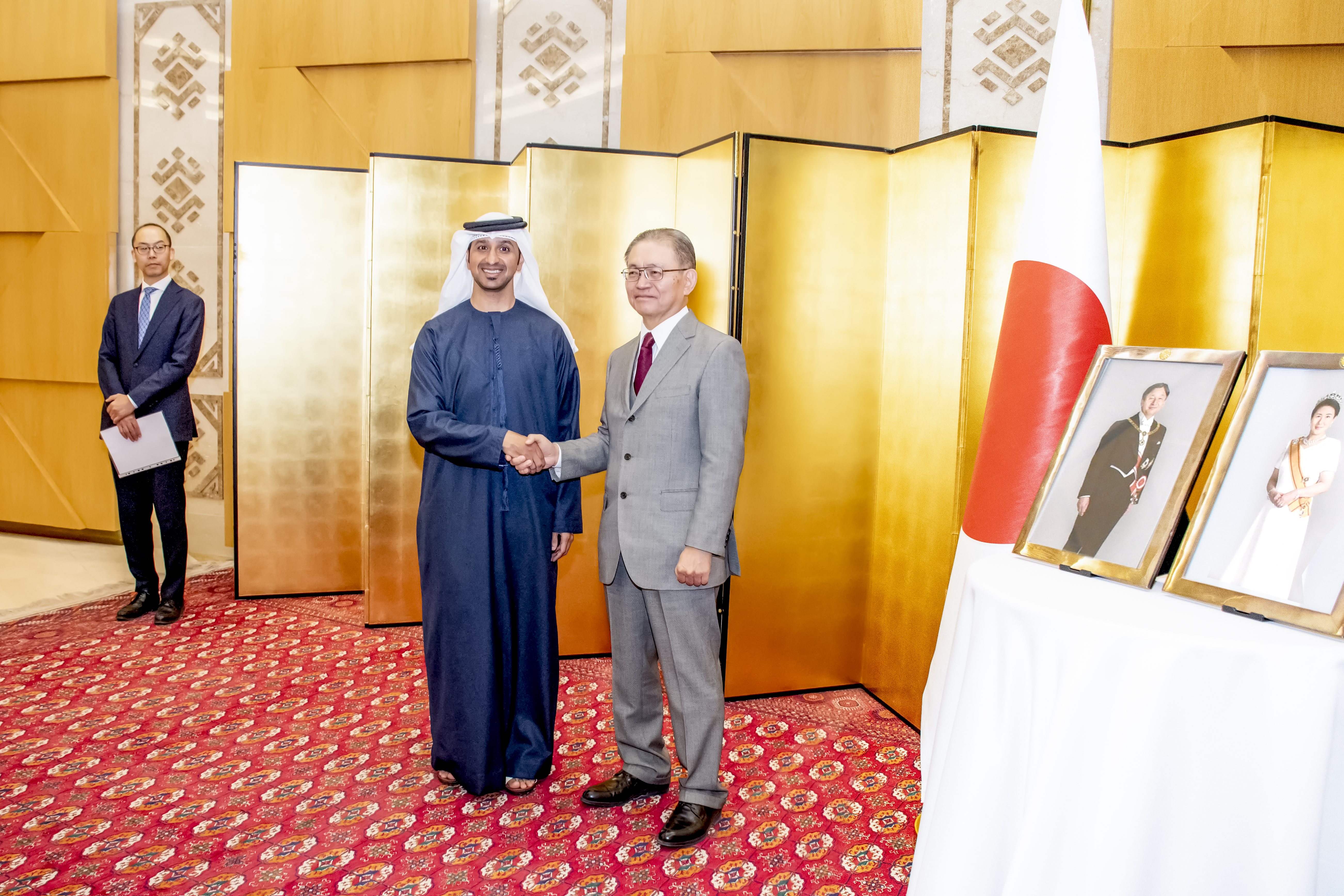 شارك سعادة احمد الهاملي سفير دولة الامارات لدى تركمانستان في الحفل الذي اقامته سفارة اليابان بتركمانستان بمناسبة عيد ميلاد امبراطور اليابان وذلك بحضور السادة رؤساء البعثات الدبلوماسية وعدد من كبار المسئولين التركمان.