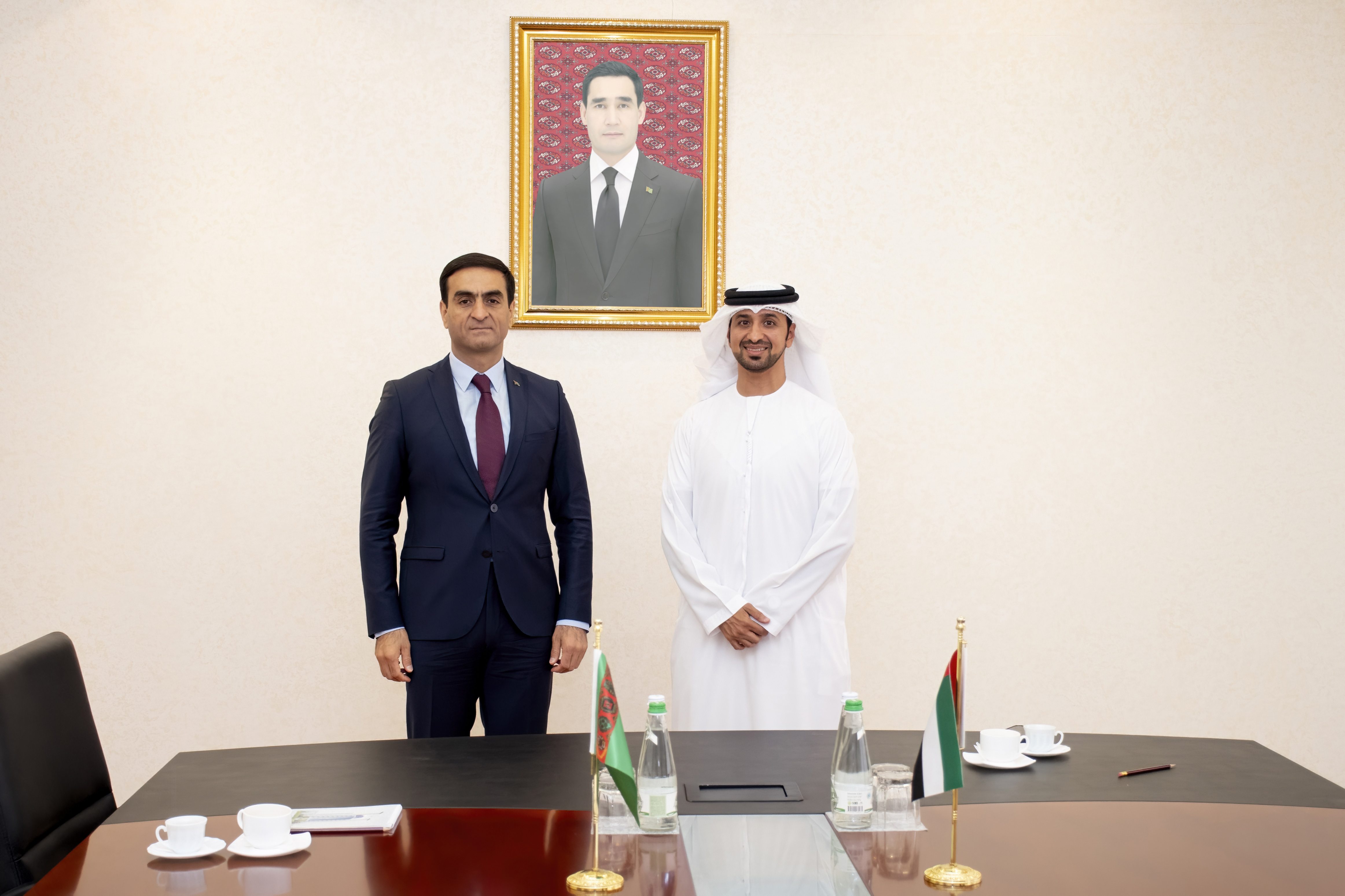 التقى سعادة احمد الهاملي سفير دولة الامارات لدى تركمانستان بمعالي وفاء حاجييف وزير خارجية تركمانستان بالوكالة وخلال اللقاء سلم معاليه رسالة خطية الى سعادة السفير تخص العلاقات الثنائية المشتركة كما بحث الجانبان سبل تطوير العلاقات والتعاون بين البلدين
