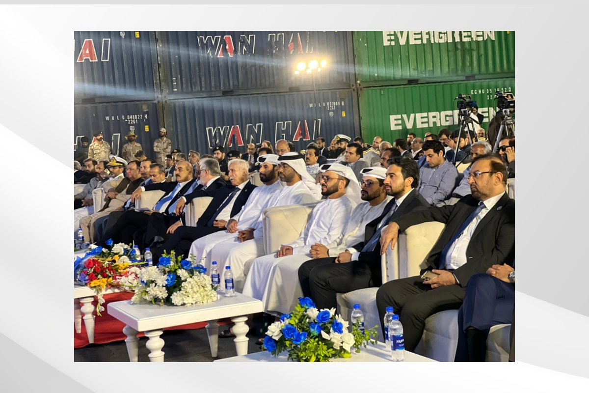 قام سعادة د. بخيت عتيق الرميثي القنصل العام للدولة لدى كراتشي والسيد عبد العزيز البلوشي الرئيس التنفيذي في مرافئ الفجيرة التابعة لموانئ أبوظبي وبحضور سعادة قيصر أحمد شيخ، وزير الموانئ والملاحة البحرية في الحكومة الفيدرالية بوضع حجر الأساس.