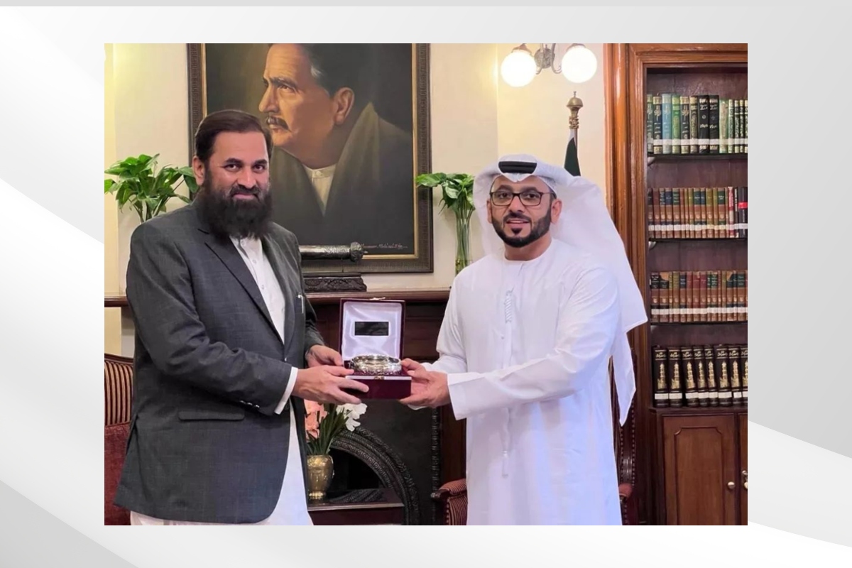 إستقبل معالي / محمد بليغ الرحمن حاكم اقليم البنجاب سعادة د. بخيت عتيق الرميثي القنصل العام لدى كراتشي ووفد هيئة الهلال الأحمر الإماراتي، المرافق له، وتناول اللقاء تبادل وجهات النظر حول عدد من القضايا وبحث سبل أوجه التعاون المختلفة الهادفة إلى تعزيز العلاقات بين البلدين.