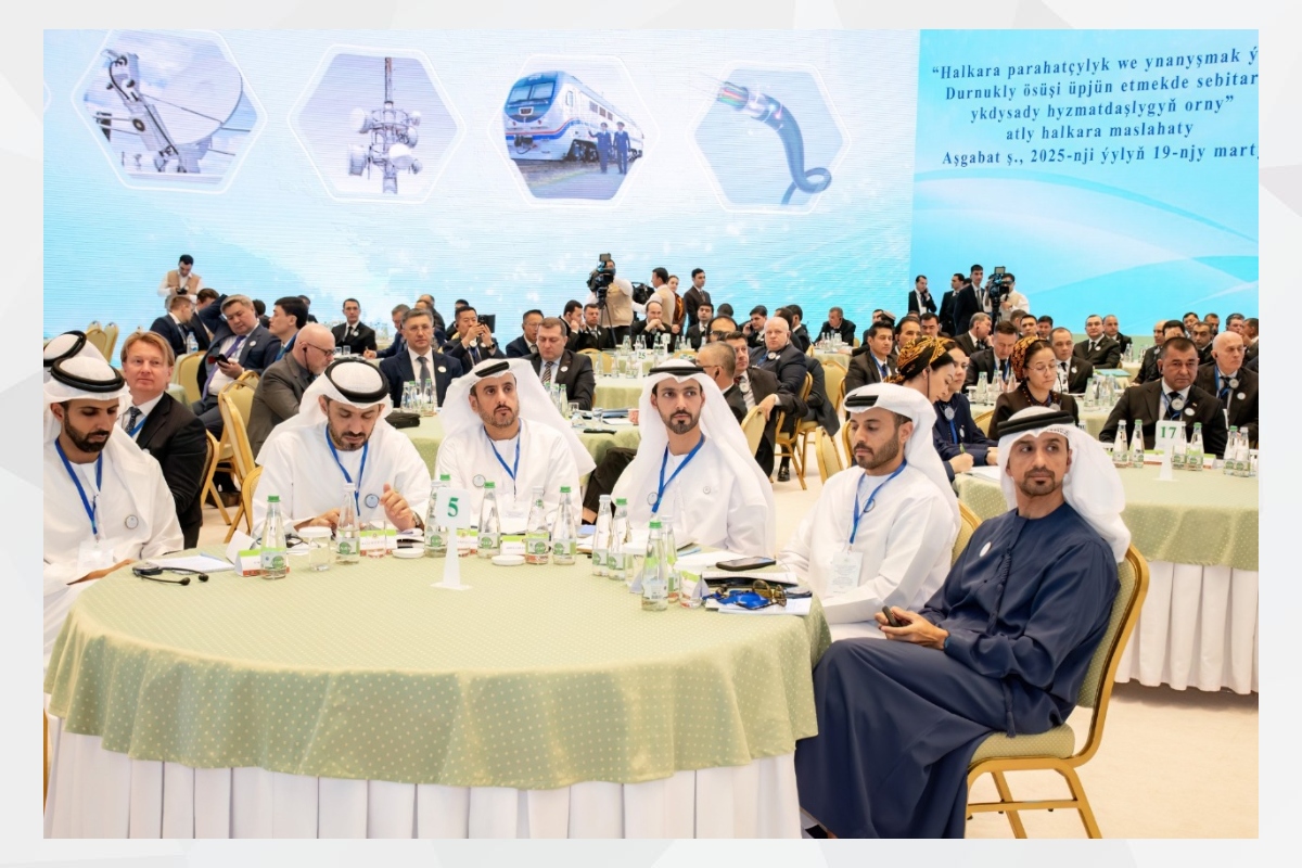 قام وفد من كبار المسؤولين بدولة الإمارات بزيارة تركمانستان لحضور  المؤتمر الدولي الذي نظمته الحكومة التركمانية في عشق اباد 