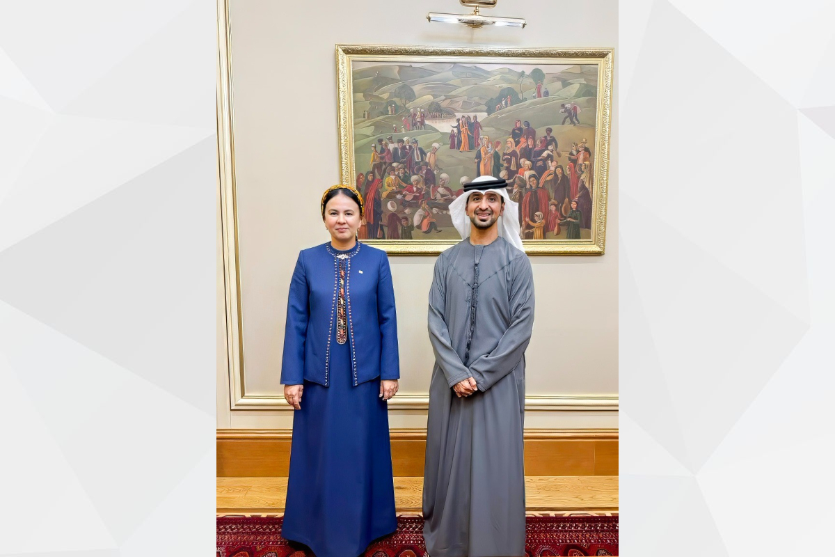 التقى سعادة أحمد الهاملي سفير دولة الإمارات لدى تركمانستان مع معالي بهار سيدوفا نائبة رئيس مجلس وزراء تركمانستان لشئون الثقافة والإعلام، وخلال اللقاء بحث الجانبان سبل تعزيز التعاون بين البلدين في مجالي الثقافة والإعلام.