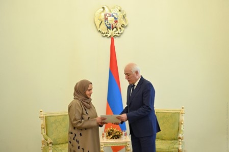 ՀՀ-ում ԱՄԷ դեսպան դոկտոր Նարիման Ալ-Մուլլան ՀՀ նախագահ Ն.Գ. Վահագն Խաչատուրյանին է փոխանցել ԱՄԷ նախագահ Նորին Մեծություն Շեյխ Մուհամմադ բին Զայեդ Ալ-Նահյանի հրավերը՝ մասնակցելու ՄԱԿ-ի Կլիմայի փոփոխության մասին շրջանակային կոնվենցիայի կողմերի 28-րդ համաժողովի (COP28) շրջանակներում կայանալիք «ԱՄԷ կլիմայի համաժողովին»։
