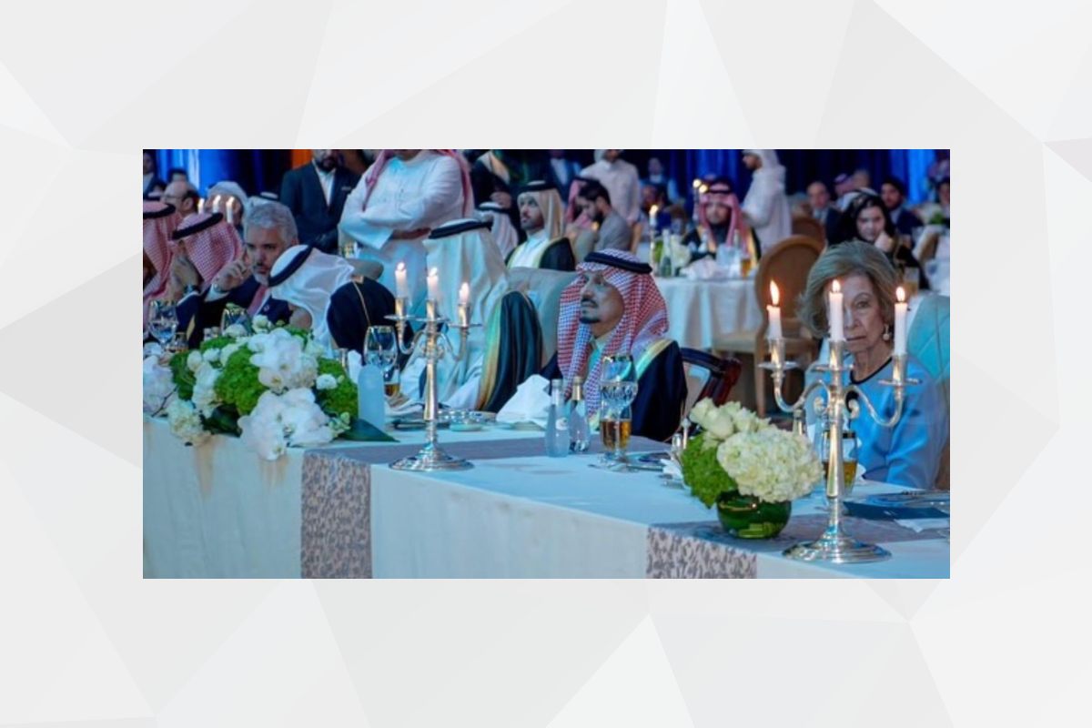 بحضور صاحب السمو الملكي الأمير فيصل بن بندر بن عبدالعزيز آل سعود أمير منطقة الرياض، شارك سعادة الشيخ نهيان بن سيف آل نهيان، سفير الدولة لدى الرياض في احتفالية تسليم جائزة الأمير طلال الدولية للتنمية البشرية بتنظيم من برنامج الخليج العربي للتنمية ( أجفند ).