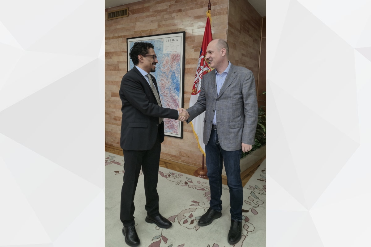 H.E. Ahmed Hatem Almenhali, Ambassador of the United Arab Emirates to the Republic of Serbia, met with H.E. Dr. Zlatibor Loncar, Minister of Health of the Republic of Serbia. On this occasion, discussions focused on ways to strengthen bilateral cooperation and exchange experiences in the field of healthcare.
