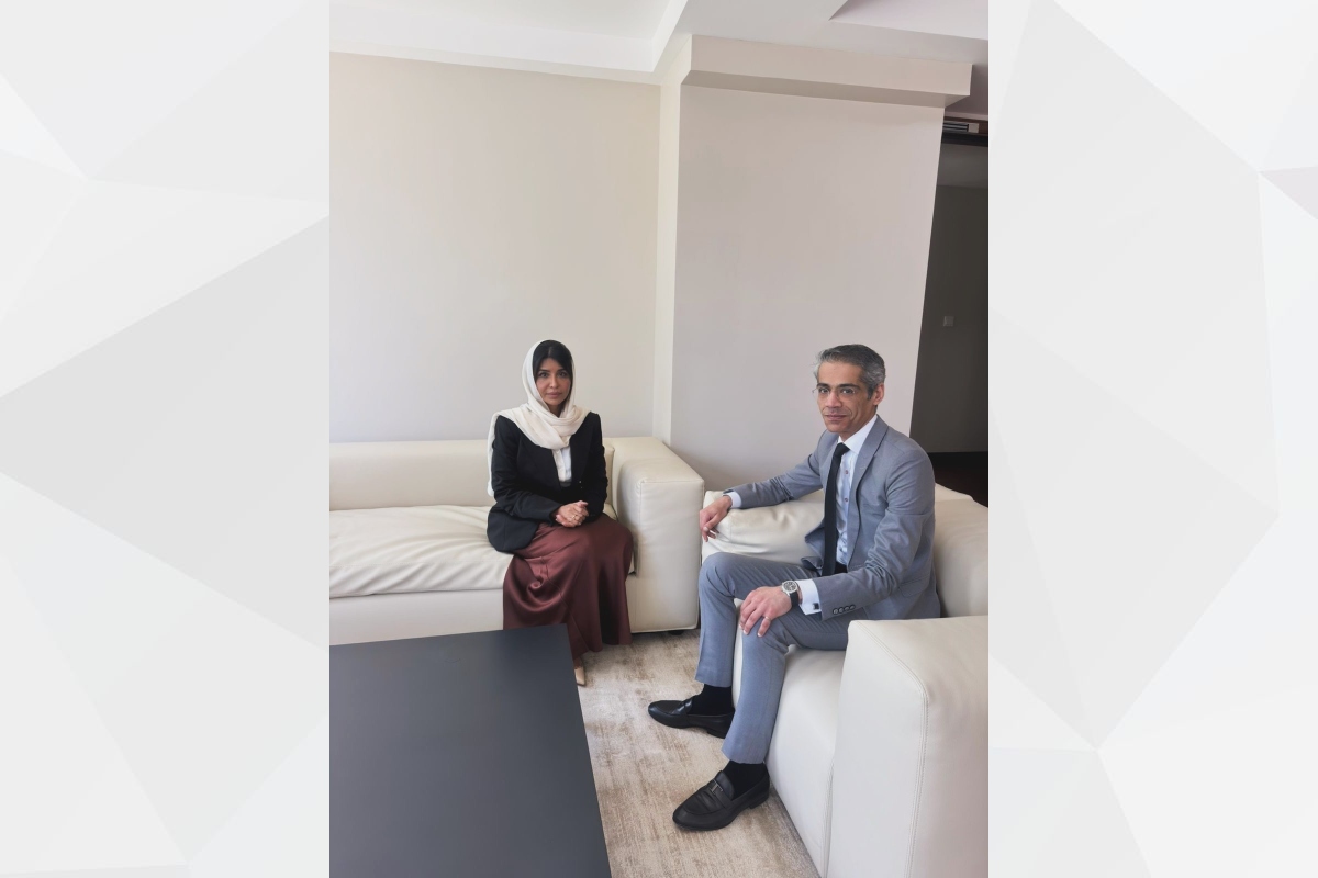 التقت هبة الجنيبي، القائم بالأعمال بالانابة بسفارة دولة الإمارات العربية المتحدة لدى جمهورية المالديف السيد جابر محمد، مدير شركة طيران الإمارات في سريلانكا والمالديف.
