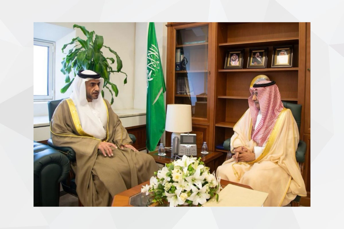 التقى سعادة الشيخ نهيان بن سيف آل نهيان بالدكتور سعود الساطي وكيل وزارة الخارجية للشؤون السياسية لدى المملكة العربية السعودية الشقيقة واستعرض الجانبان العلاقات الثنائية والمواضيع ذات الإهتمام المشترك.