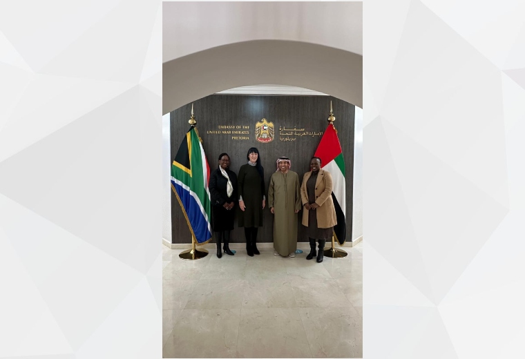 التقى سعادة السفير محش سعيد الهاملي بالسيدة ألِيتا ميلر ممثلة هيئة الأمم المتحدة للمرأة في جنوب أفريقيا والسيدة أغنيس فيري، أخصائية الشراكات بالأمم المتحدة والسيدة كاثرين شيغيرو، أخصائية برامج الأمم المتحدة للمرأة والسلام والأمن، حيث ناقشوا فرص التعاون في مجال تمكين المرأة.