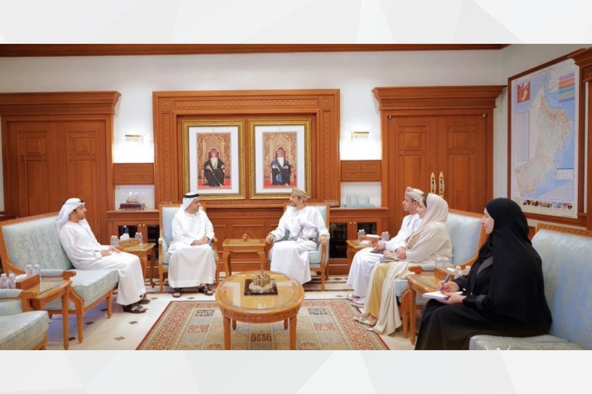 التقى سعادة الشيخ محمد بن مكتوم بن راشد آل مكتوم - سفير الإمارات العربية المتحدة لدى سلطنة عُمان- مع معالي السيد إبراهيم بن سعيد البوسعيدي، وزير التراث والسياحة في عُمان. 
