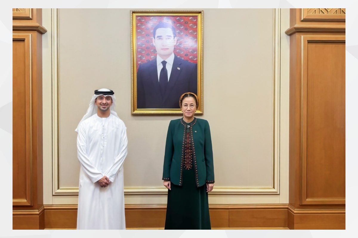 التقى سعادة أحمد الهاملي سفير دولة الإمارات لدى تركمانستان مع معالي بيرم جول أوراز دوردييفا نائبة رئيس مجلس وزراء تركمانستان لشؤون التعليم والعلوم والصحة والرياضة والشباب والشؤون المجتمعية، وخلال اللقاء تم بحث فرص التعاون بين البلدين في مختلف المجالات.
