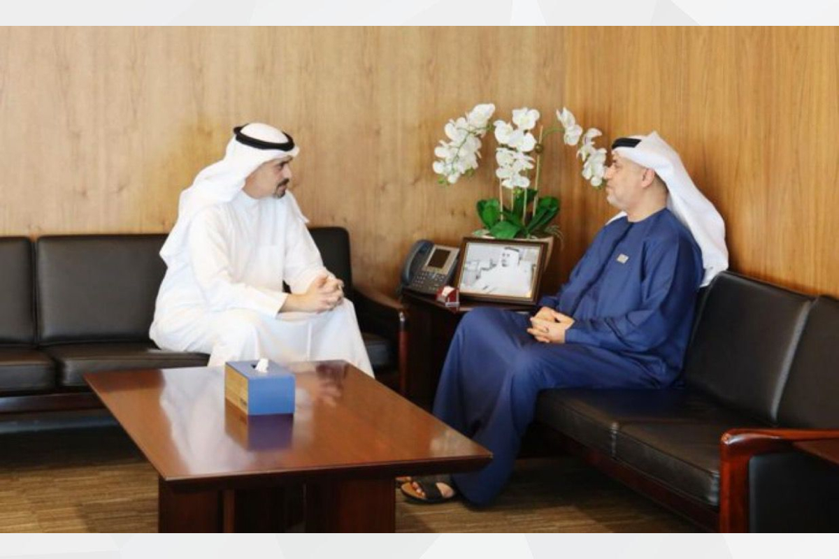 H.E. Dr. Matar Hamed Al Neyadi, UAE Ambassador to the State of Kuwait, met with H.E. Sheikh Dr. Meshaal Jaber Al Ahmad Al Sabah, Director General of the Kuwait Direct Investment Promotion Authority. During the meeting, both sides discussed ways to enhance economic and investment cooperation between the two countries.
