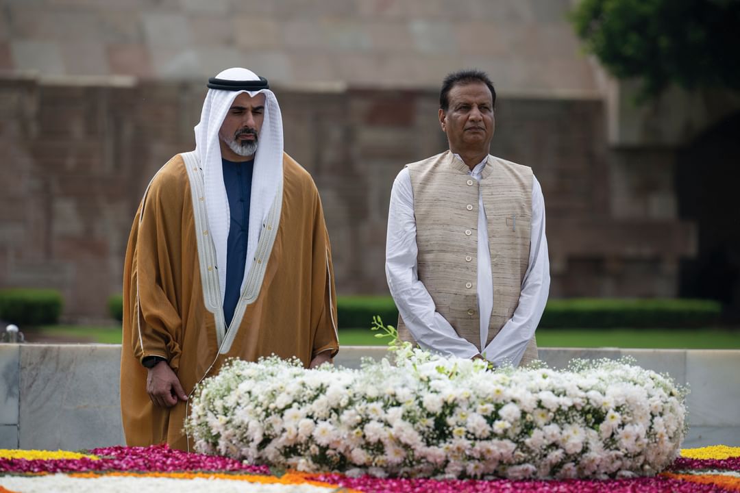 زار سموّ الشيخ خالد بن محمد بن زايد آل نهيان، ولي عهد أبوظبي، ضريح الزعيم الهندي الراحل المهاتما غاندي في منطقة راج غات في العاصمة الهندية نيودلهي.
