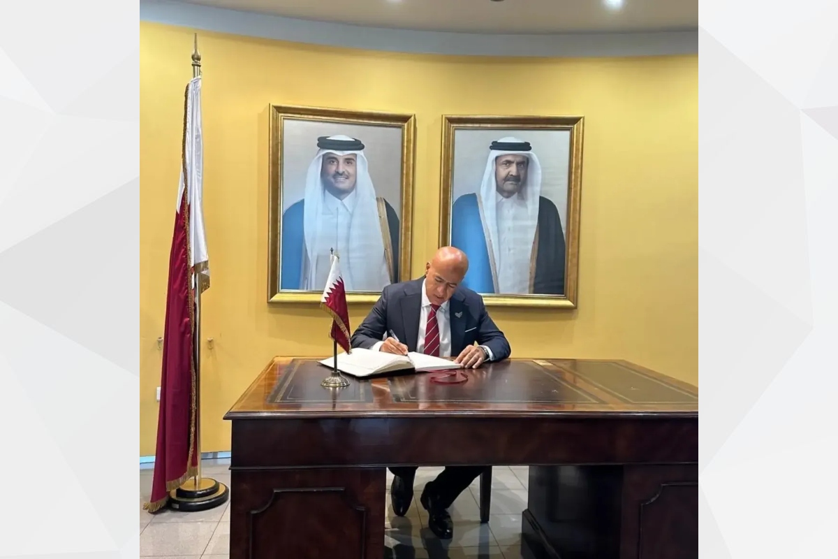 سفير الإمارات لدى اليونان يقدم التعازي في وفاة الشيخ حمد بن خليفة آل ثاني