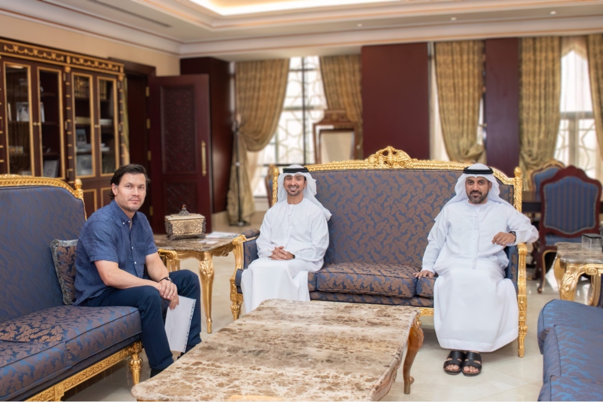 التقى سعادة أحمد الهاملي سفير الدولة لدى تركمانستان مع المدير الرياضي لنادي قراقوم فى عشق أباد، وخلال اللقاء تم بحث فرص التعاون في ذات المجال.