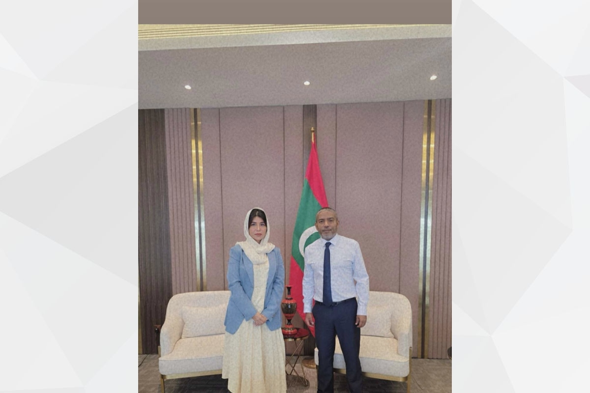 بحثت هبة الجنيبي، القائم بالأعمال بالإنابة لدى سفارة دولة الإمارات العربية المتحدة في جمهورية جزر المالديف، مع سعادة محمد شهودي، رئيس المراسم لدى وزارة الخارجية المالديفية، سبل تعزيز وتطوير أوجه التعاون الثنائي المشترك بين البلدين الصديقين في مختلف المجالات.
