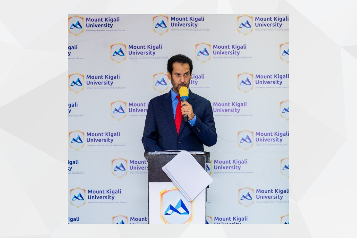 نظمت سفارة دولة الإمارات العربية المتحدة في كيغالي، فعالية تمكين الشباب بجامعة Mount Kigali، بمناسبة اليوم العالمي للشباب. وخلال الفعالية، قام سعادة السفير هزاع القحطاني بتكريم أفضل الطلاب أداء والفائزين في مسابقة أفضل فكرة مشروع مبتكرة للشباب.