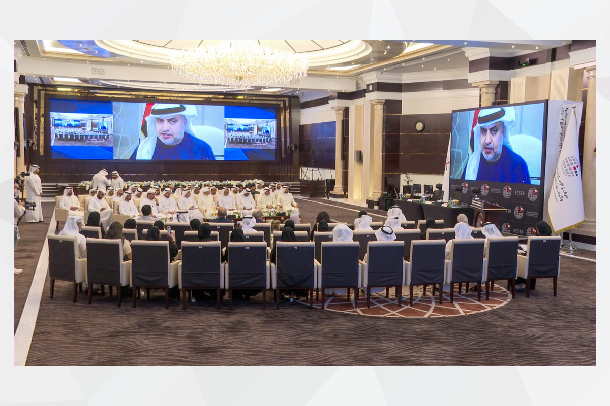 H.E. Dr. Matar Hamed Al Neyadi, UAE Ambassador to the State of Kuwait, participated in a panel discussion organized by the Emirates Center for Strategic Studies and Research, held virtually, alongside H.E. Jamal Al-Ghunaim, Ambassador of the State of Kuwait to the UAE, and a group of distinguished researchers and economic experts from both countries.

