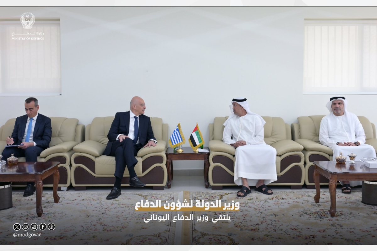 التقى معالي محمد بن مبارك بن فاضل المزروعي، وزير الدولة لشؤون الدفاع، مع معالي نيكوس ديندياس، وزير الدفاع في الجمهورية اليونانية، وذلك خلال زيارة عمل أجراها إلى دولة الإمارات العربية المتحدة.

