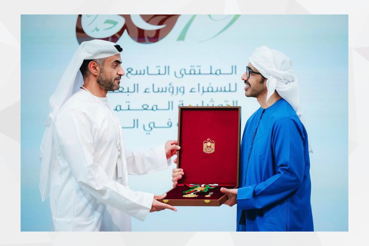تهانينا لسعادة الشيخ نهيان بن سيف آل نهيان سفير دولة الإمارات العربية المتحدة لدى المملكة العربية السعودية بمناسبة حصوله على وسام زايد الثاني. 
