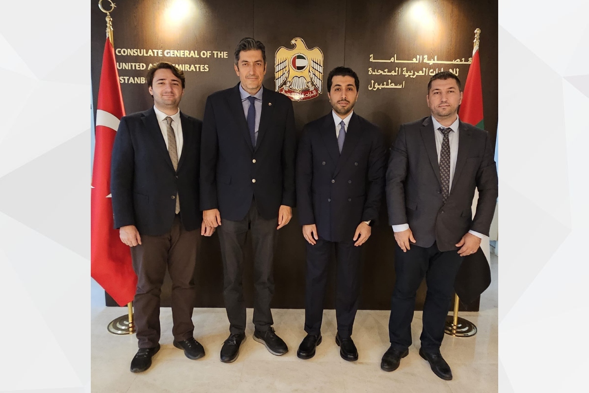 استقبل سعادة سعيد صقر المهيري، القنصل العام للدولة لدى إسطنبول، في مقر البعثة، السيد ميرت أنلي باك، السكرتير العام لغرفة تجارة كوجايلي والوفد المرافق له، وذلك في إطار بحث سُبل تعزيز فرص التعاون الاستثماري والتجاري مع الغرفة.