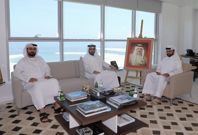 التقى سعادة فهد محمد بن كردوس العامري، سفير دولة الإمارات العربية المتحدة لدى مملكة البحرين الشقيقة مع سمو الشيخ فيصل بن راشد آل خليفة، نائب رئيس المجلس الأعلى للبيئة، نائب رئيس الهيئة العليا لنادي راشد للفروسية وسباق الخيل، عضو المجلس الأعلى للشباب والرياضة، في مكتب سموه بالعاصمة المنامة يوم الخميس الموافق 18 سبتمبر 2025.

