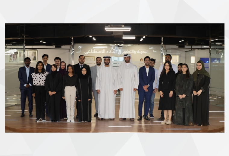 قام سعادة فهد محمد بن كردوس العامري، سفير دولة الإمارات العربية المتحدة لدى مملكة البحرين، بزيارة مركز ناصر العلمي والتقني بمدينة خليفة يوم الاثنين الموافق 22 سبتمبر 2025، حيث التقى الدكتور عبدالله بن ناصر النعيمي، الرئيس التنفيذي للمركز، وأطلع على مرافق المركز وأقسامه المختلفة والتخصصات التي يقدمها للطلبة الدارسين.
