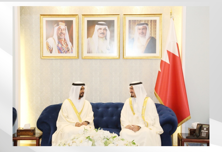 التقى سعادة فهد محمد بن كردوس العامري سفير دولة الإمارات لدى مملكة البحرين، يوم الاثنين الموافق 8 سبتمبر 2025 مع سعادة الشيخ خالد بن حمود آل خليفة، محافظ محافظة العاصمة، في مكتبه بالعاصمة البحرينية المنامة، حيث تم بحث سبل تعزيز العمل المشترك وفرص التعاون وتبادل الخبرات بما يخدم المصالح المشتركة للبلدين والشعبين الشقيقين.