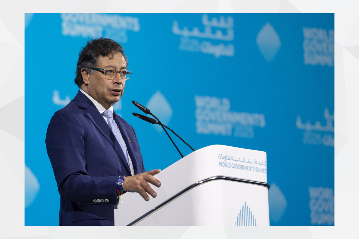 أكد فخامة غوستافو فرانسيسكو بيترو أوريغو، رئيس جمهورية كولومبيا، أهمية التوسع في استخدام الطاقة النظيفة، وتحقيق توازن بين الاستثمار العالمي في قطاع الذكاء الاصطناعي، وتهدئة مخاوف الكوادر البشرية من إمكانية فقدان وظائفها ومكانتها في سوق العمل.

