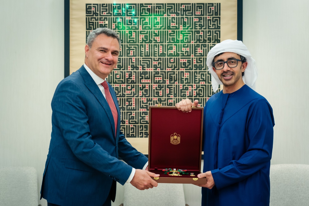 منح صاحب السمو الشيخ محمد بن زايد آل نهيان رئيس الدولة