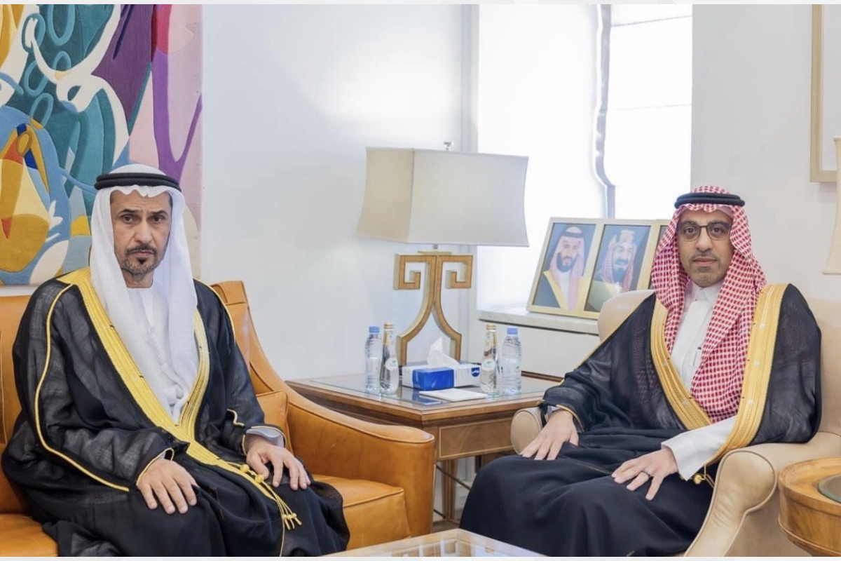 استقبل سعادة وكيل الوزارة لشؤون الاقتصاد والتنمية عبدالله بن زرعه سعادة مطر سالم علي مران الظاهري، سفير دولة الإمارات العربية المتحدة لدى المملكة العربية السعودية الشقيقة حيث رحّب سعادته بالسفير متمنيًا له التوفيق في مهام عمله الجديدة.