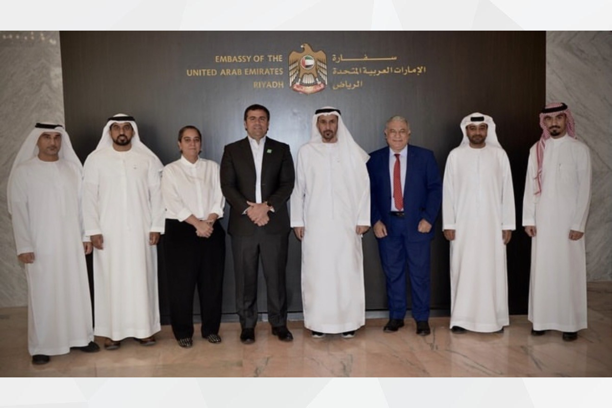 استقبل سعادة السفير مطر سالم علي مران الظاهري، الأمين العام للاتحاد الرياضي للتضامن الإسلامي السيد ناصر أيمن المجالي، وتسلّم دعوة لحضور البطولة المقبلة، مؤكداً أنّ الرياضة تبقى جسراً لتعزيز الأخوة والتضامن بين الدول الأعضاء.