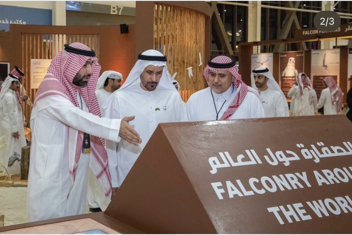 جانب من زيارة سعادة مطر سالم مران الظاهري سفير الدولة لدى الرياض، لمعرض الصقور والصيد السعودي الدولي حيث أشاد بحُسن التنظيم وما يجسده المعرض من إبراز للتراث والثقافة السعودية. 