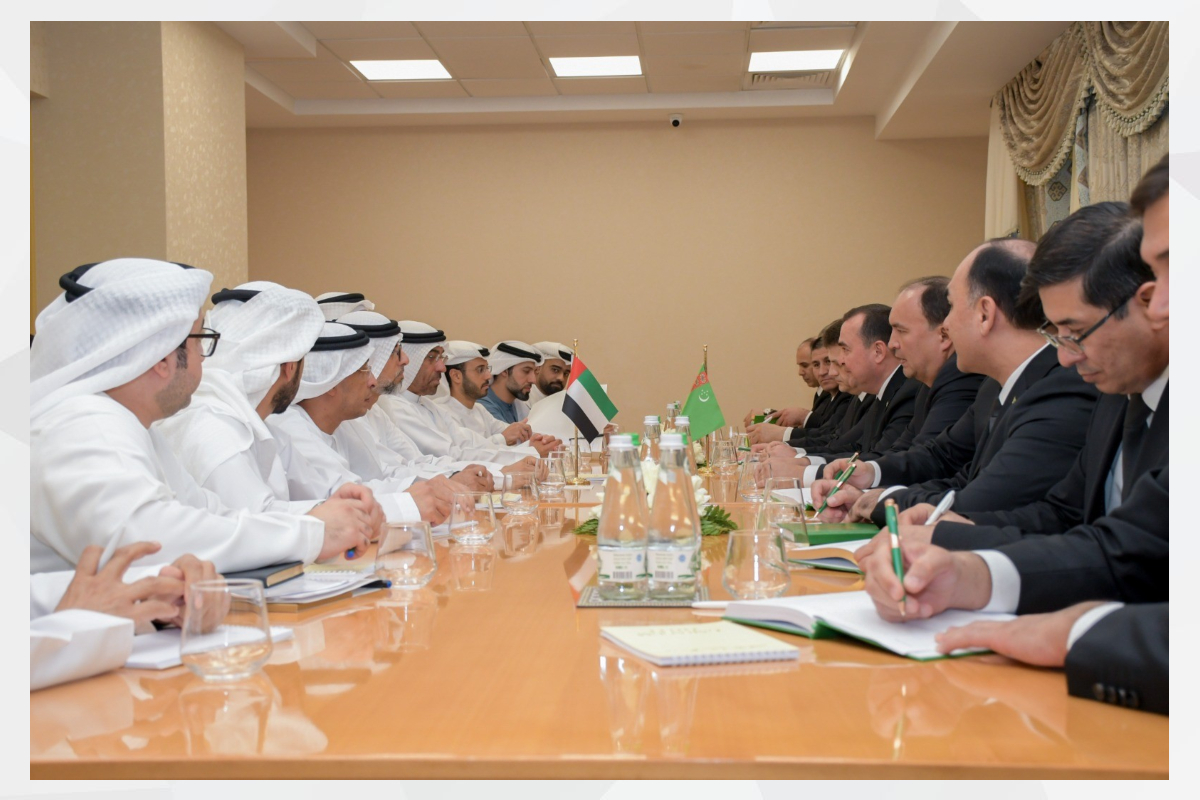 التقى معالي الدكتور سلطان الجابر وزير الصناعة والتكنولوجيا المتقدمة ومعالي سهيل المزروعي وزير الطاقة والبنية التحتية ومعالي أحمد بن علي الصايغ وزير دولة بدولة الإمارات وسعادة محمد العريقي ممثل ديوان الرئاسة بدولة الإمارات وسعادة أحمد الهاملي سفير دولة الإمارات لدى تركمانستان، مع معالي مقصد بابايف رئيس الهيئة الوطنية لشؤون الغاز 
