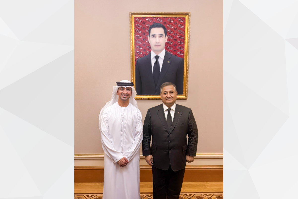 التقى سعادة أحمد الهاملي سفير دولة الإمارات لدى تركمانستان، مع معالي عطا خالييف تانري نائب رئيس مجلس وزراء تركمانستان لشؤون الزراعة والمياه، وخلال اللقاء بحث الجانبان فرص تعزيز التعاون بين البلدين في مجالات الزراعة والمياه والطاقة المتجددة.