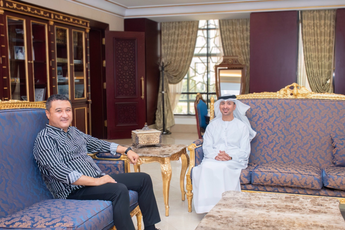 التقى سعادة أحمد الهاملي سفير دولة الإمارات لدى تركمانستان، مع أحد رجال الأعمال التركمان صاحب شركة 