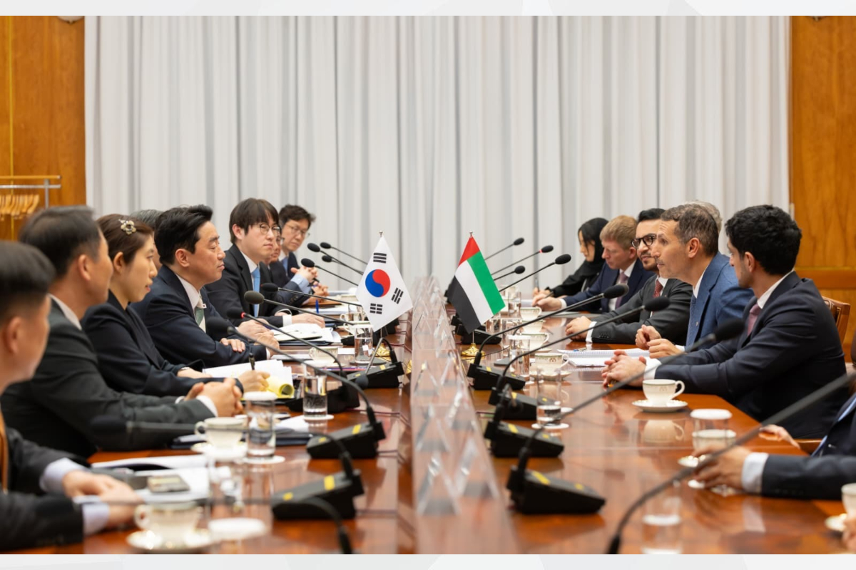 칼둔 칼리파 알 무바라크 아부다비 행정청장은 압둘라 사이프 알 누아이미 주한 아랍에미리트 대사가 배석한 가운데, 강훈식 형제의 나라인 대한민국 대통령비서실장과 면담했습니다. 양측은 상호 관심 분야에서의 협력 강화 방안에 대해 논의했습니다.